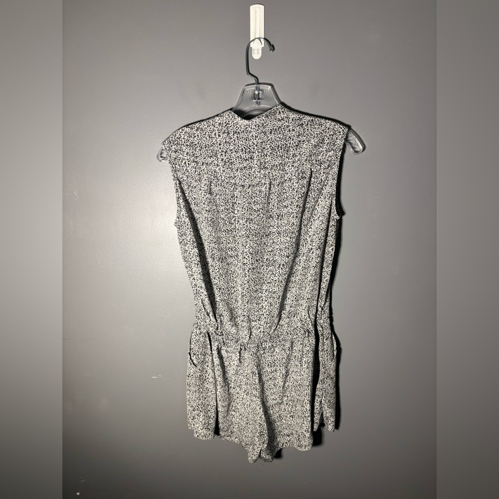 Vince Speckled Print 100% Silk Romper Women’s Size 2 - Picture 3 of 5